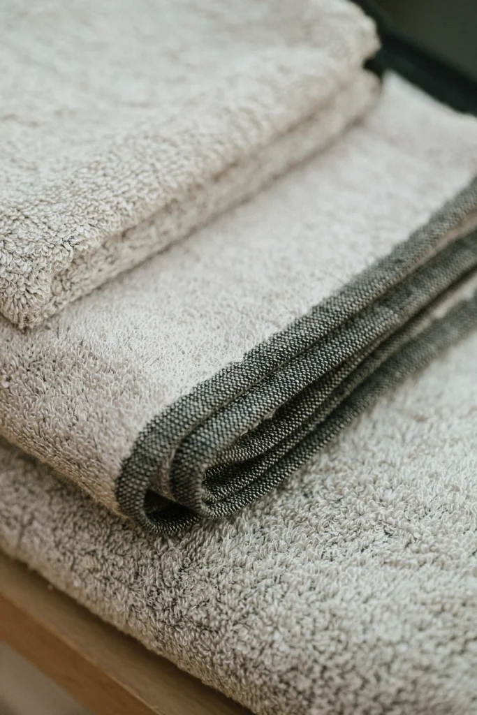 ułożone lniane ręczniki do sauny frotte natural black